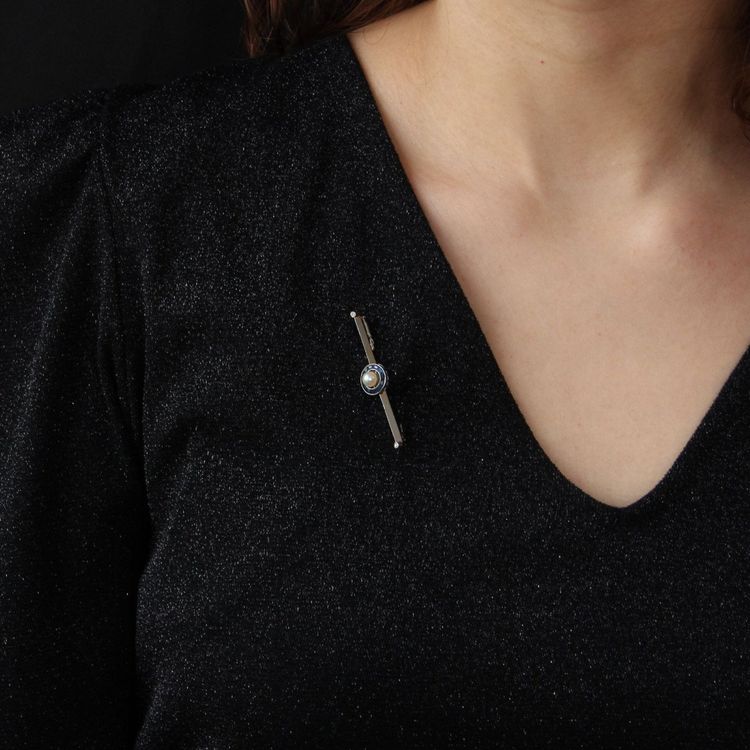 Perlen- und kalibrierte Saphir-Barrette-Brosche