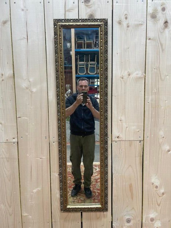 Piccolo specchio tra due in legno dorato