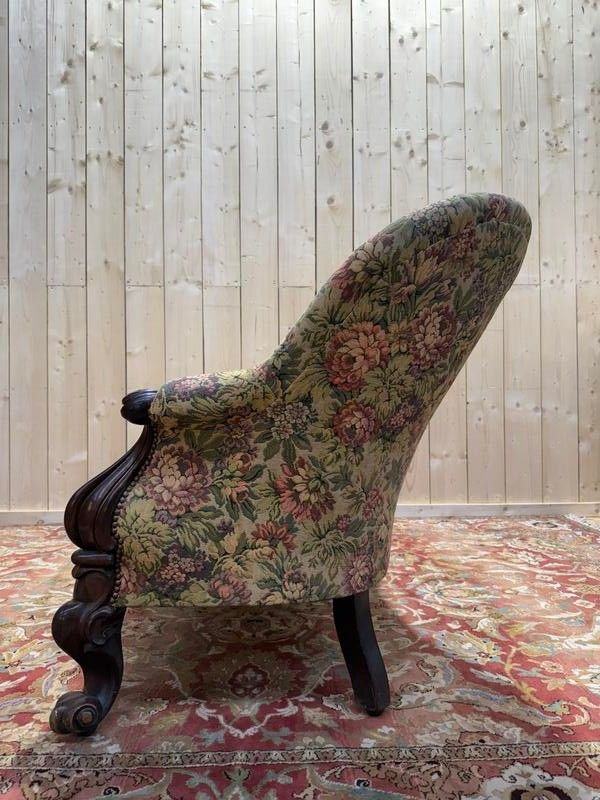 Meridian napoleon III era in sculpted walnut