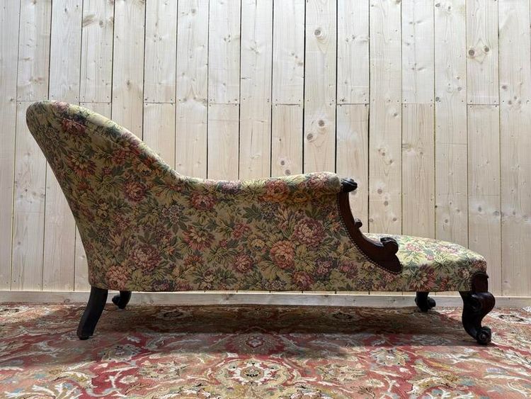 Meridian napoleon III era in sculpted walnut