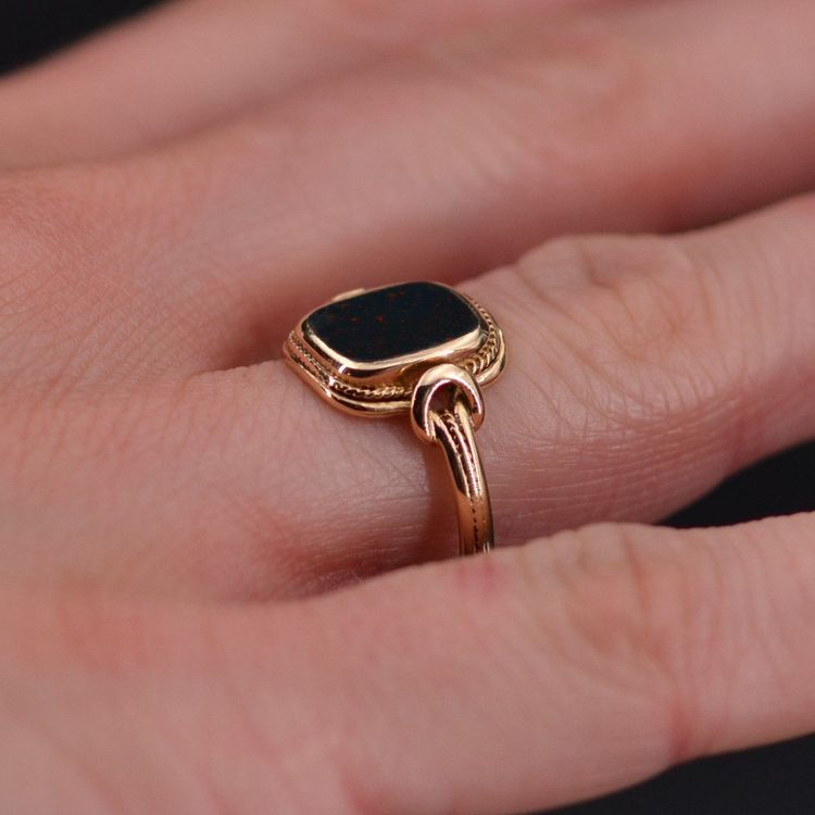 Antiker Blutjaspis und Goldring