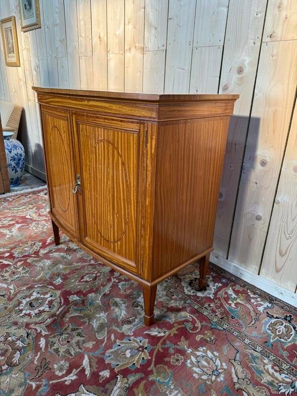 Buffet con pressa in stile inglese