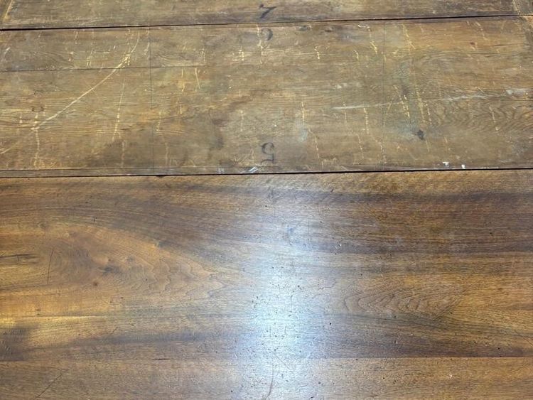 Oval dining table on central foot era Napoleon III