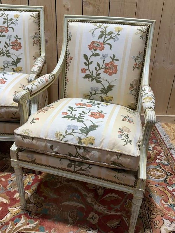 Louis XVI style lounge sofa and armchairs pair
