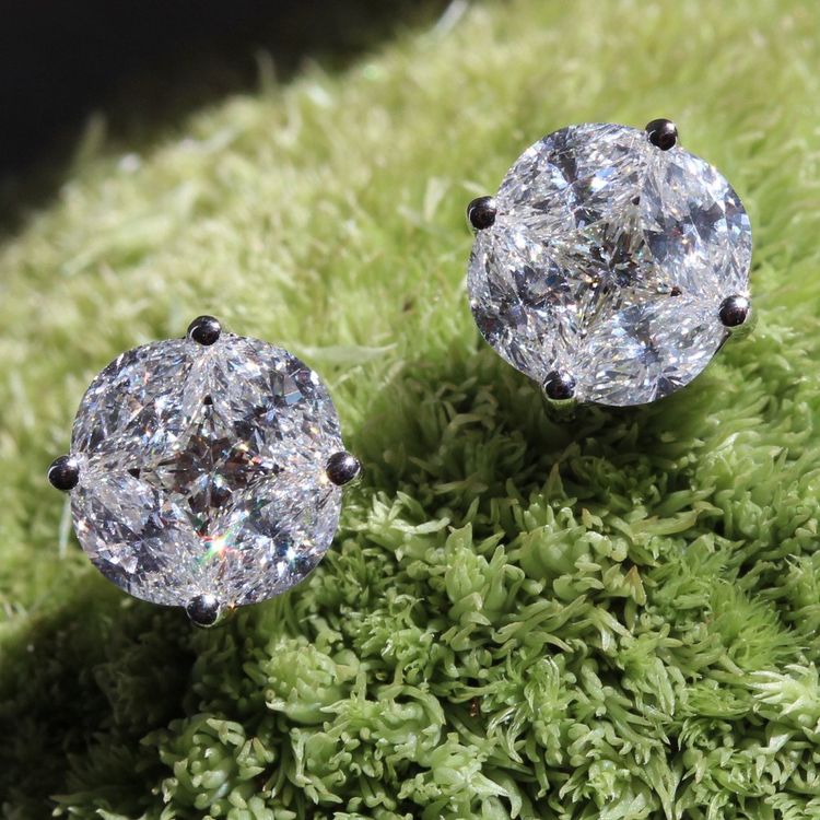 Orecchini a bottone in oro bianco e diamanti da 1,13 carati