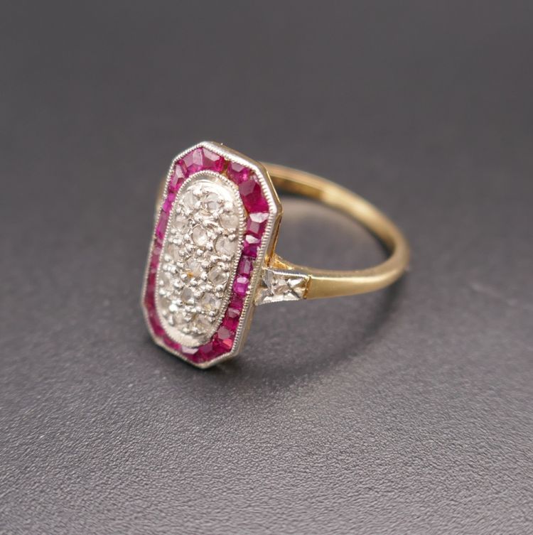 Bague Art Déco Diamants Et Rubis Calibrés.