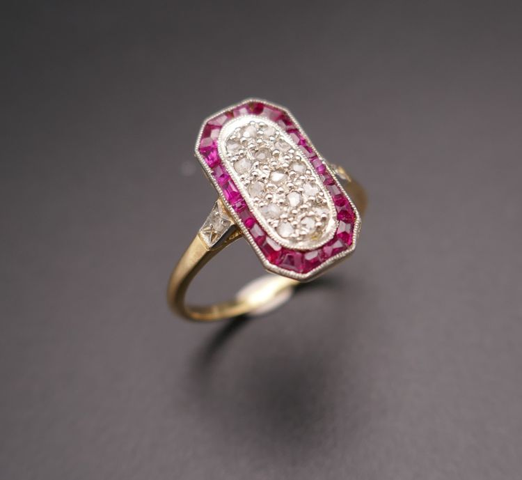 Bague Art Déco Diamants Et Rubis Calibrés.