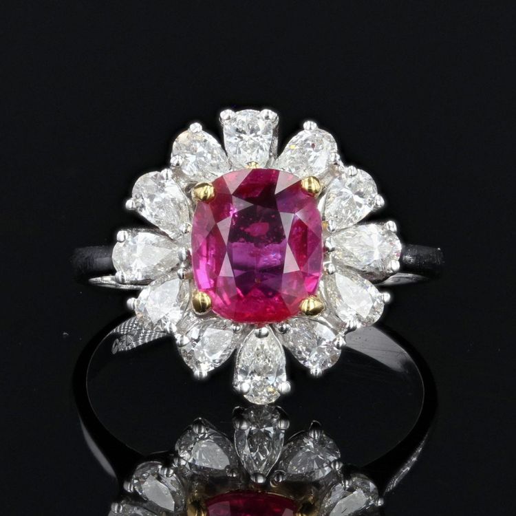 Bague Saphir Rose Et Diamants Taillés En Poire