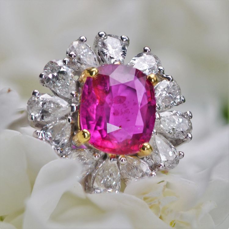 Bague Saphir Rose Et Diamants Taillés En Poire