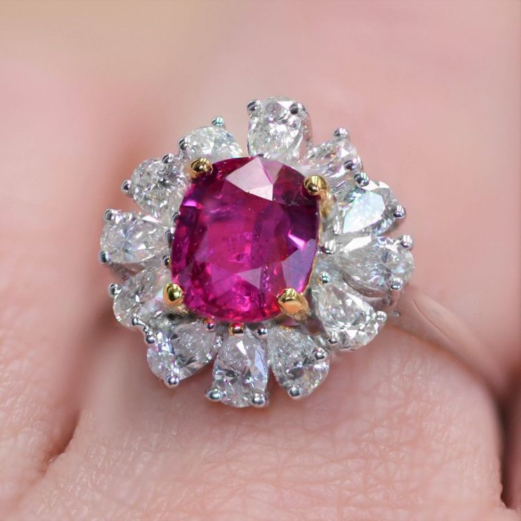 Bague Saphir Rose Et Diamants Taillés En Poire