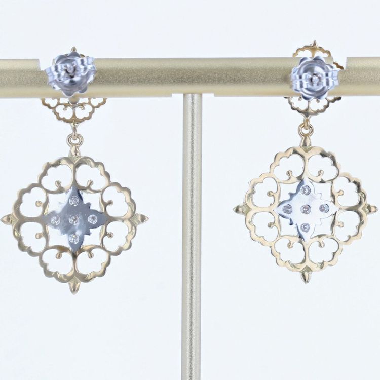 Orecchini pendenti in oro giallo e bianco con diamanti Arabesque