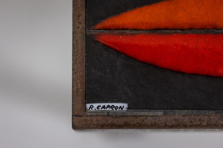 Capron. Tavolino da caffè Navette in gres smaltato nero e rosso. Anni '60. LS66291834