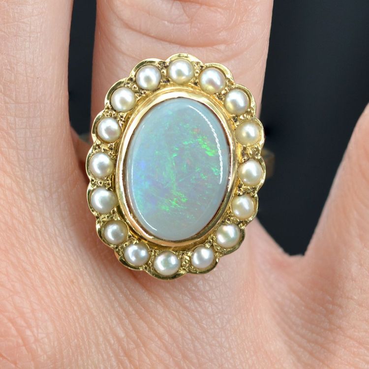 Anello in oro giallo con opale e perla