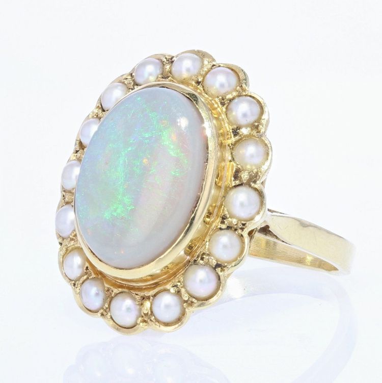 Anello in oro giallo con opale e perla