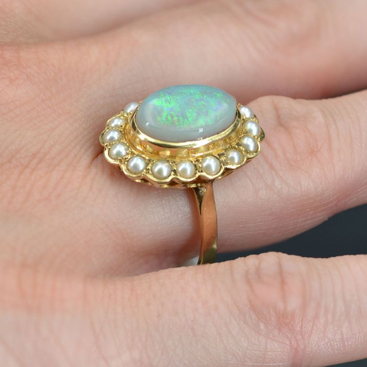 Anello in oro giallo con opale e perla