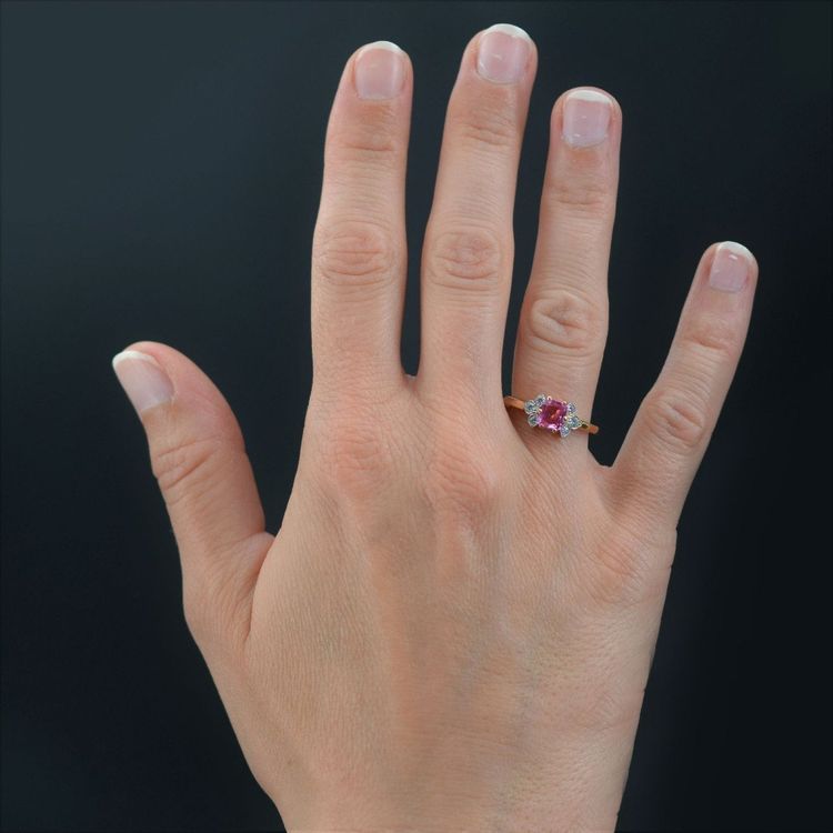 Feiner Ring mit rosa Saphir und Diamant