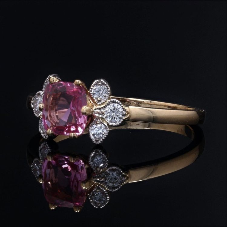 Feiner Ring mit rosa Saphir und Diamant