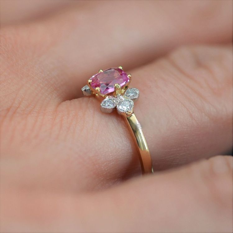 Feiner Ring mit rosa Saphir und Diamant