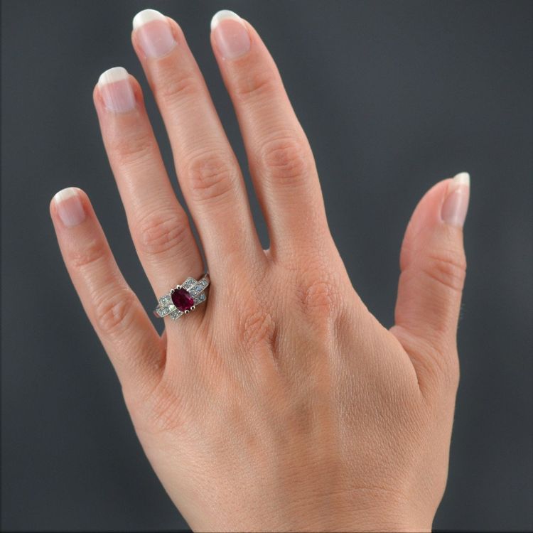 Anello in stile Art Déco con rubini e diamanti