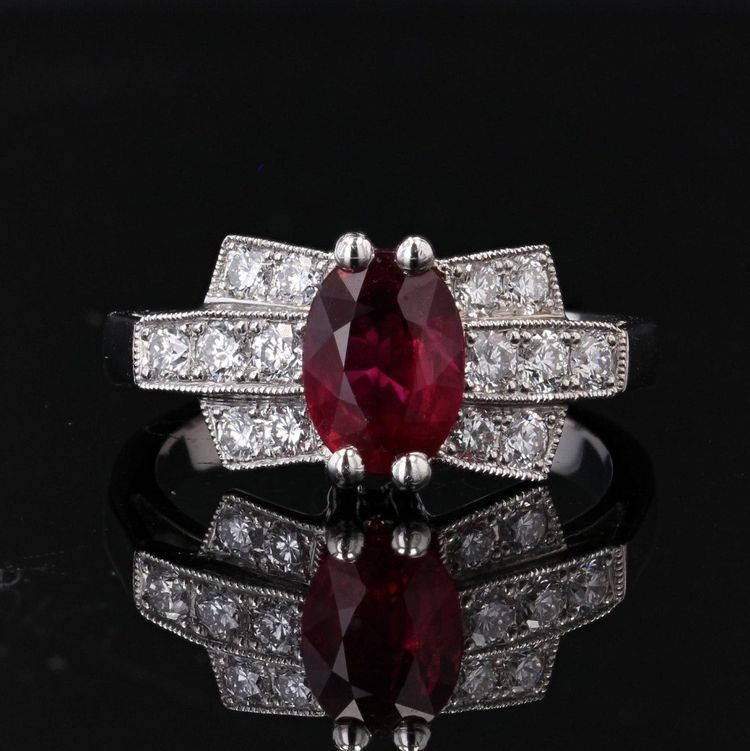 Anello in stile Art Déco con rubini e diamanti