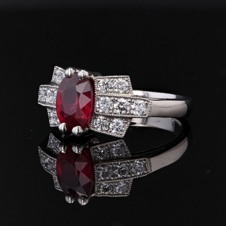 Anello in stile Art Déco con rubini e diamanti