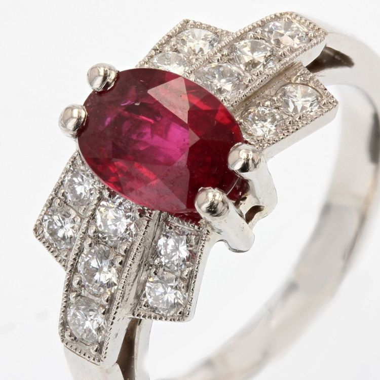 Anello in stile Art Déco con rubini e diamanti