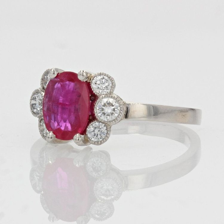 Anello di fidanzamento con rubino e diamante