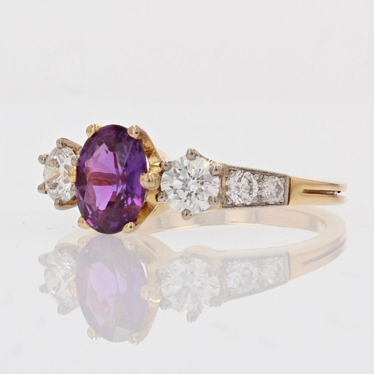 Ring mit natürlichem violettem Saphir und Diamant