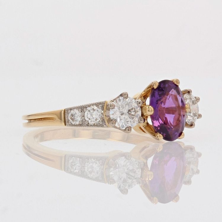Ring mit natürlichem violettem Saphir und Diamant