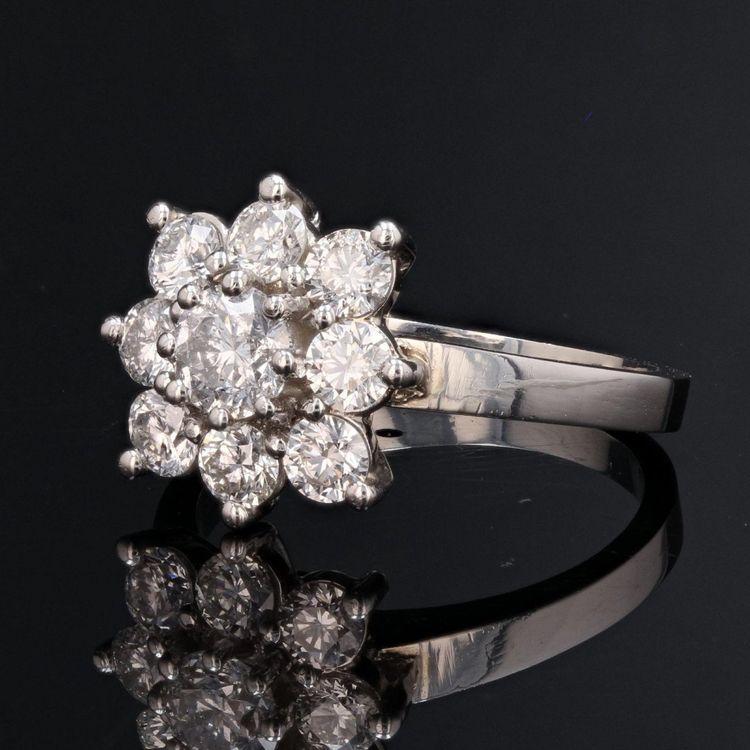 Quadratischer Gänseblümchen-Diamantring