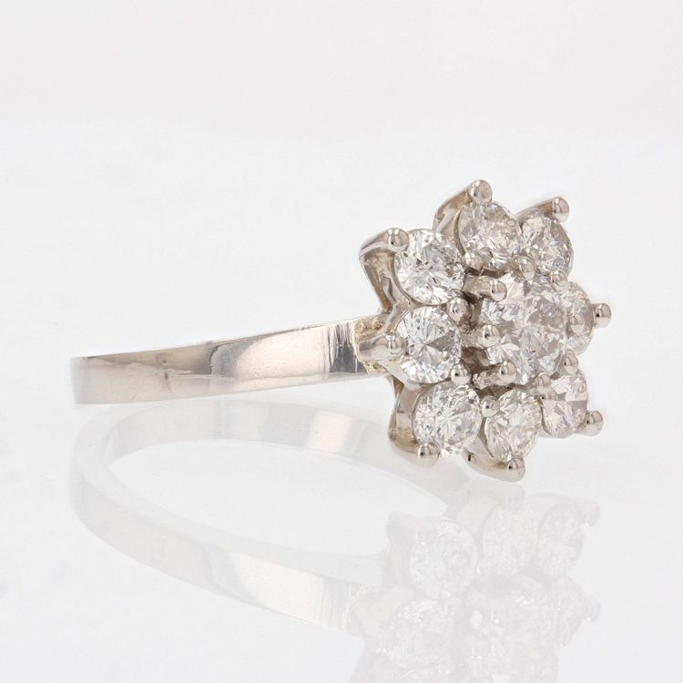 Quadratischer Gänseblümchen-Diamantring