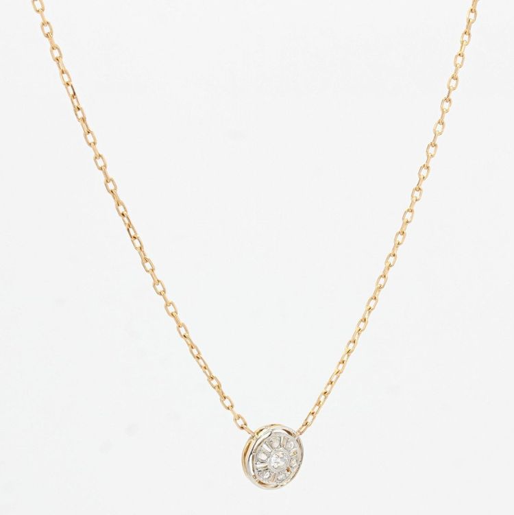 Old Chain And Its Round Diamond Pattern