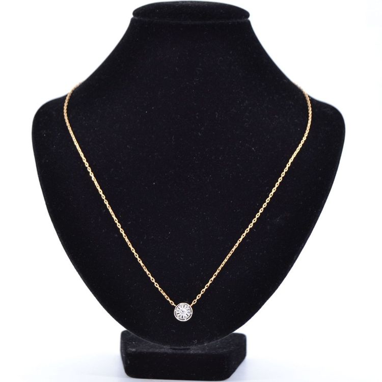 Old Chain And Its Round Diamond Pattern
