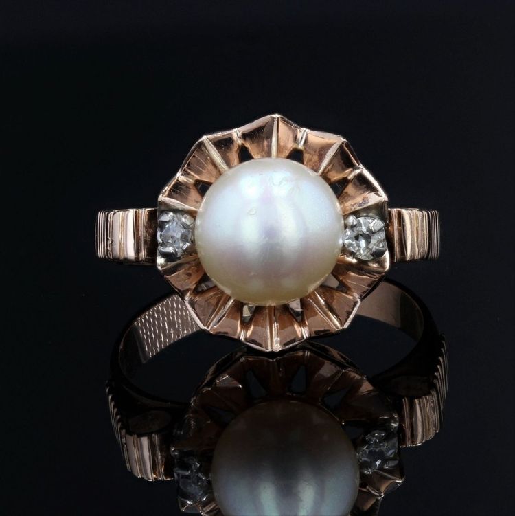 Anello antico con corona di perle e diamanti