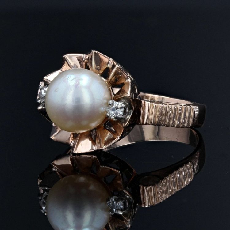 Anello antico con corona di perle e diamanti