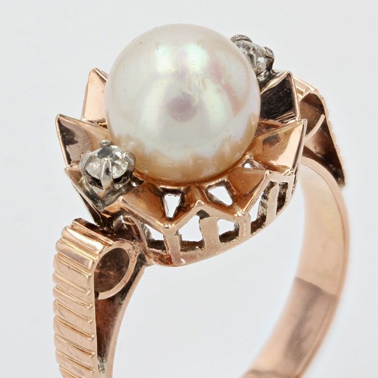 Anello antico con corona di perle e diamanti