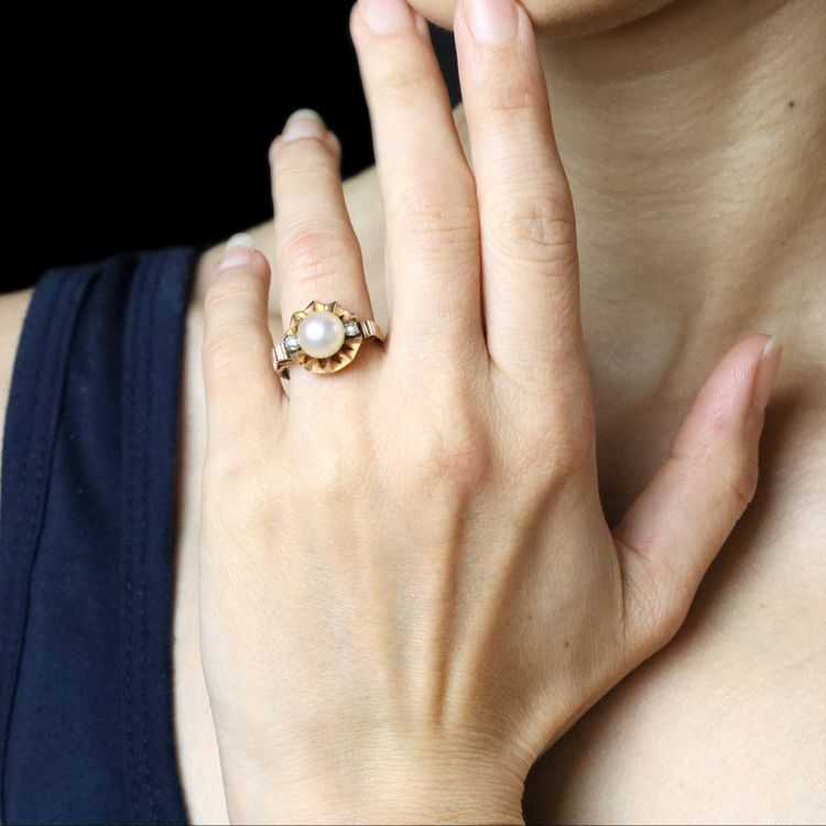 Anello antico con corona di perle e diamanti