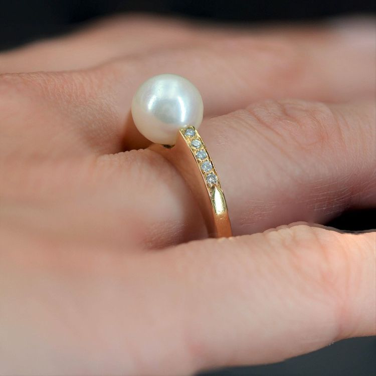 Anello piatto con perla e diamanti