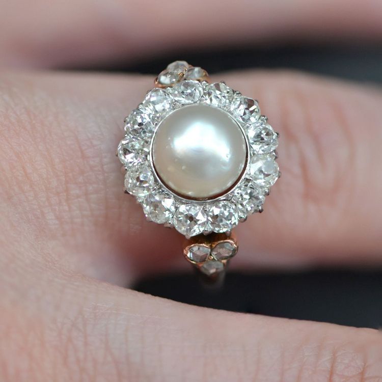 Antiker Gänseblümchenring mit feiner Perle und Diamant
