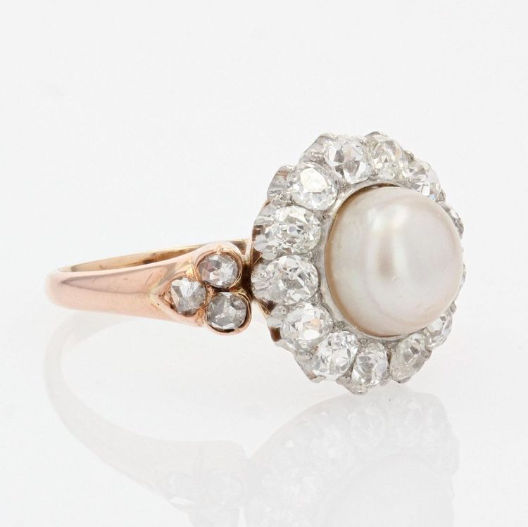 Antiker Gänseblümchenring mit feiner Perle und Diamant