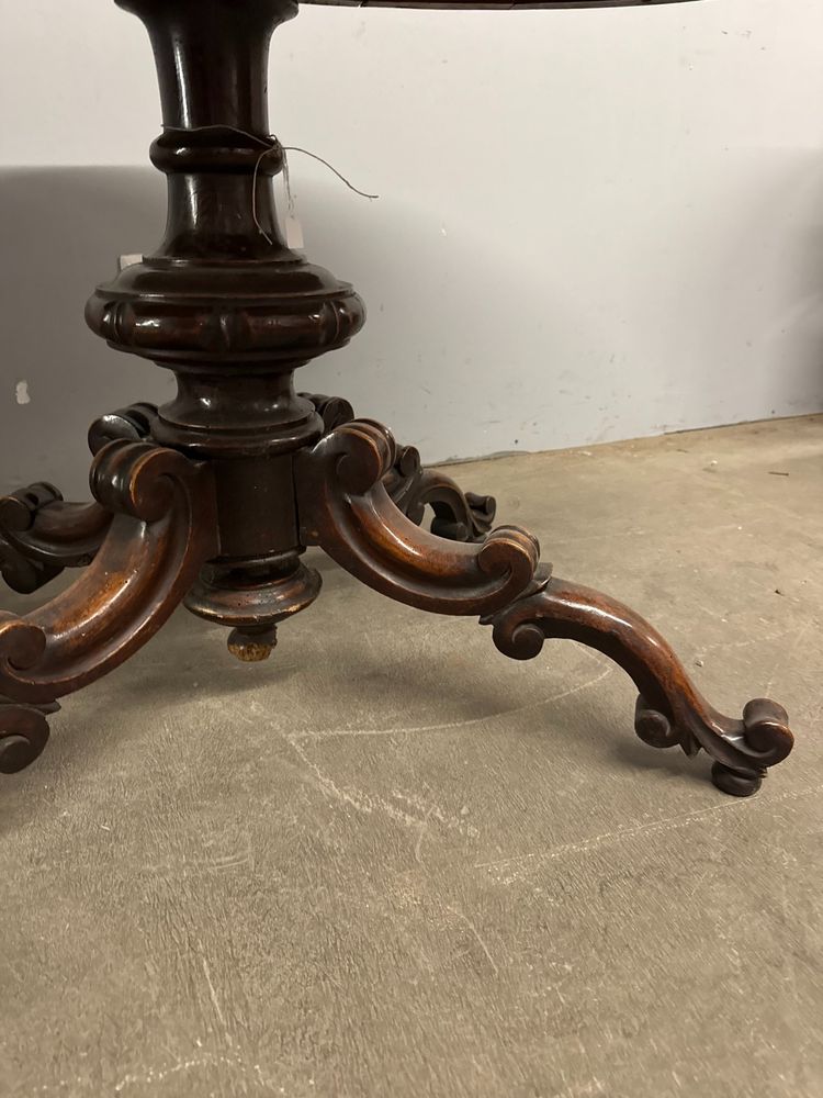 Table basse ovale ancienne en noyer massif, L. Filippo XIX, 76x72