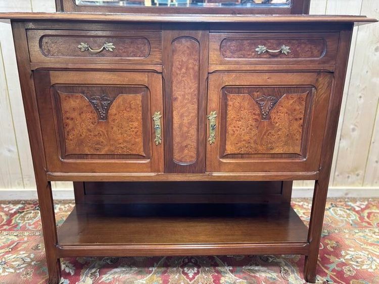 Art Nouveau -Buffet und -dienst, der Georges Novak zugeschrieben wird