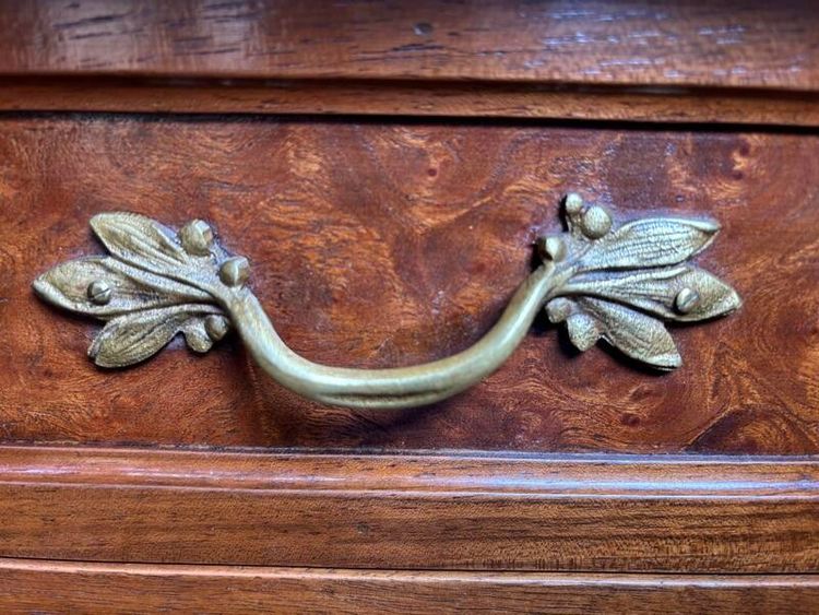Art Nouveau -Buffet und -dienst, der Georges Novak zugeschrieben wird