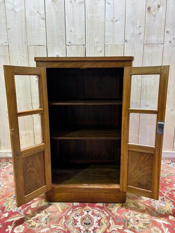 Piccolo showcase art deco in noce e placcatura