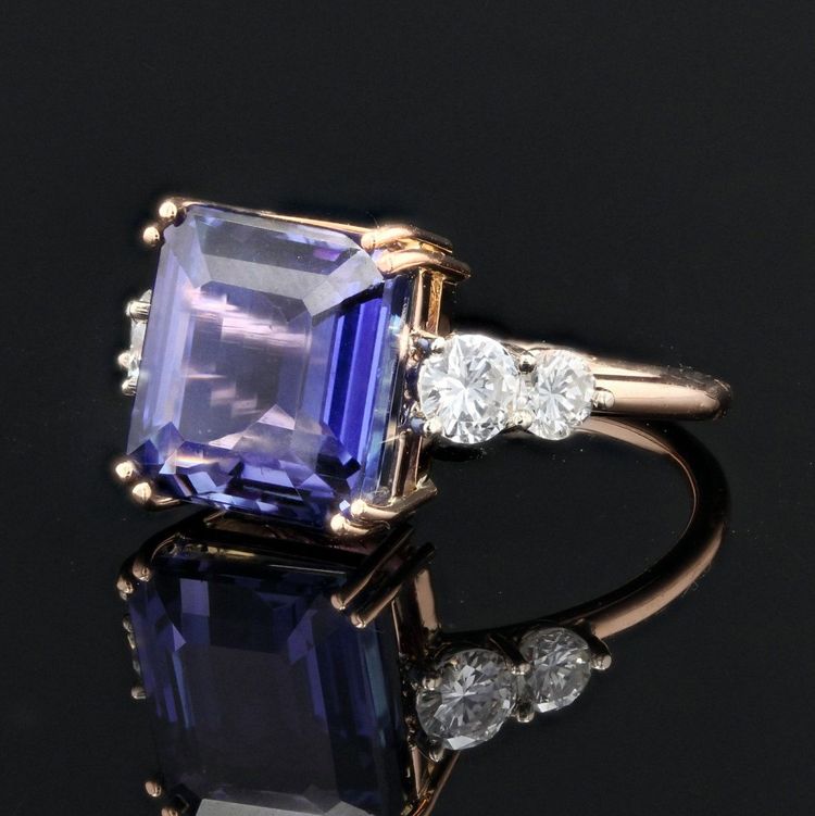Bague Tanzanite Naturelle Certifiée Acoompagnée De Ses Diamants
