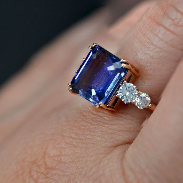 Bague Tanzanite Naturelle Certifiée Acoompagnée De Ses Diamants