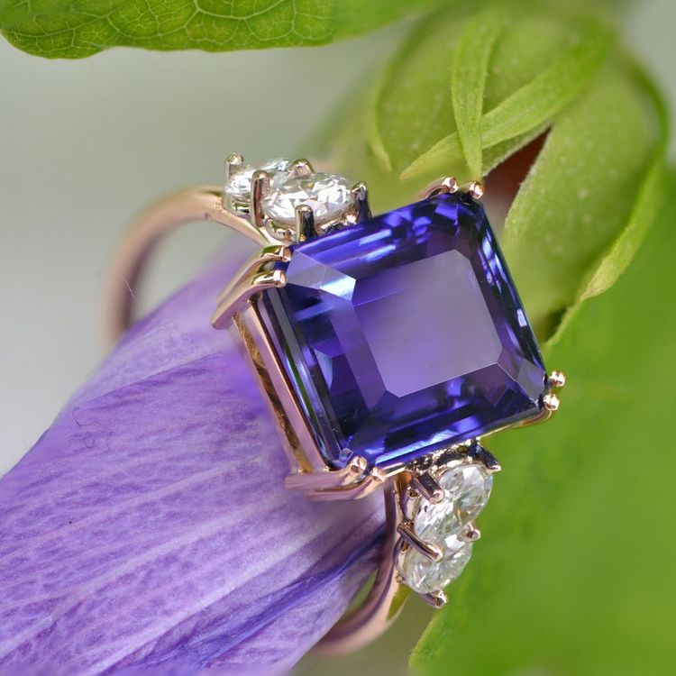 Bague Tanzanite Naturelle Certifiée Acoompagnée De Ses Diamants