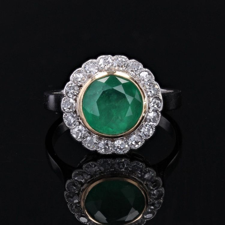 Anello antico con smeraldo e diamante rotondo