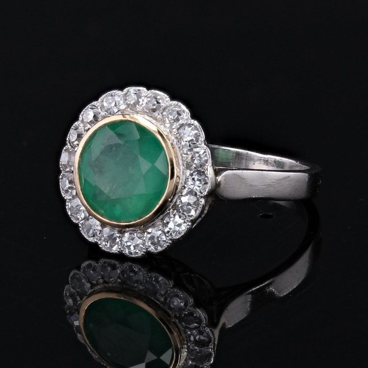 Anello antico con smeraldo e diamante rotondo