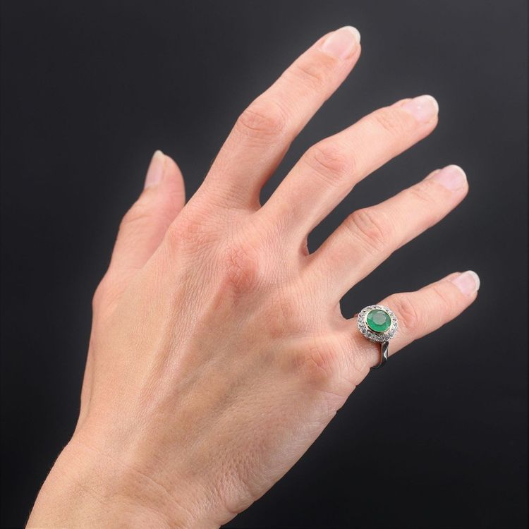 Anello antico con smeraldo e diamante rotondo
